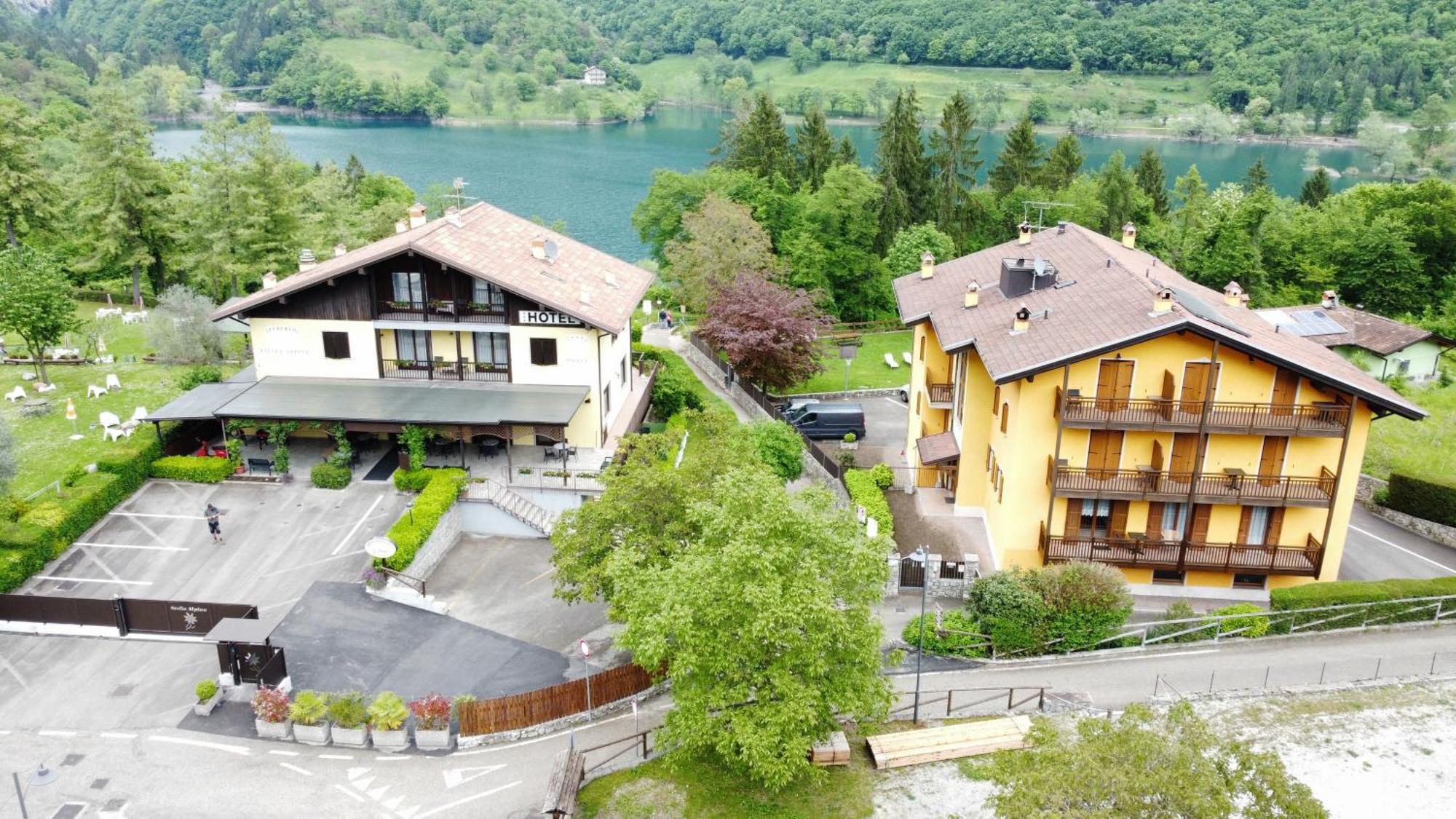 Albergo Stella Alpina Tenno Exteriör bild