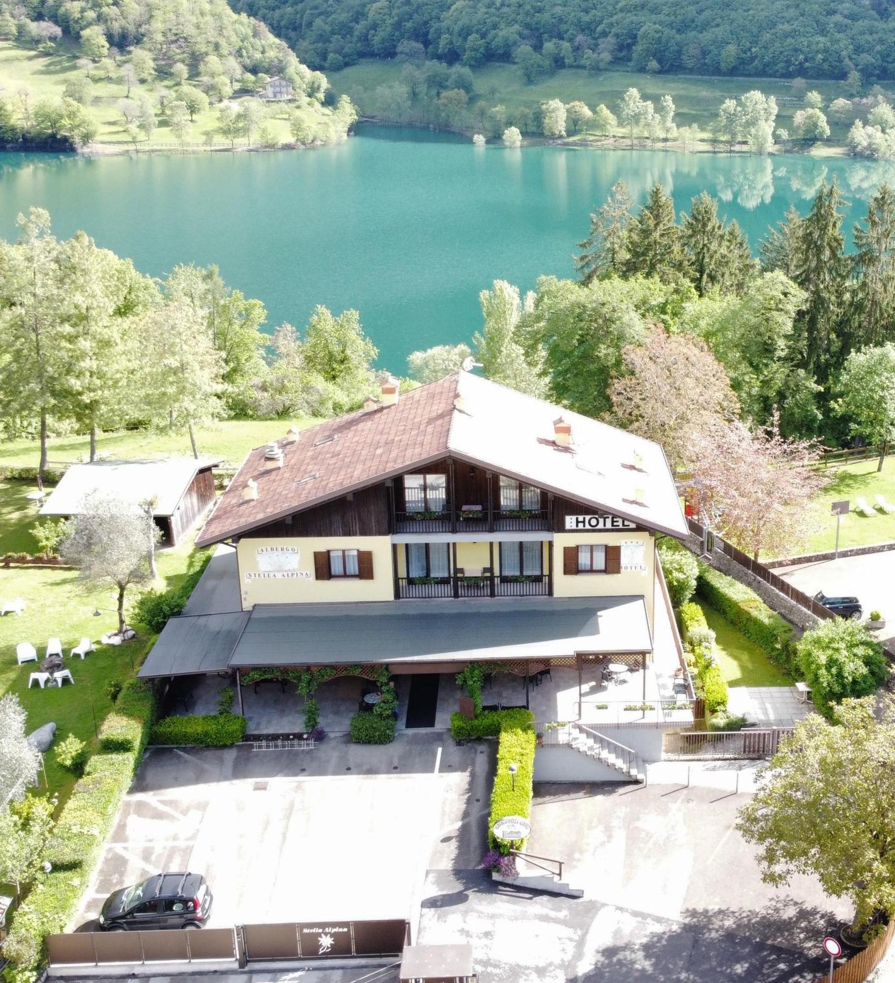 Albergo Stella Alpina Tenno Exteriör bild