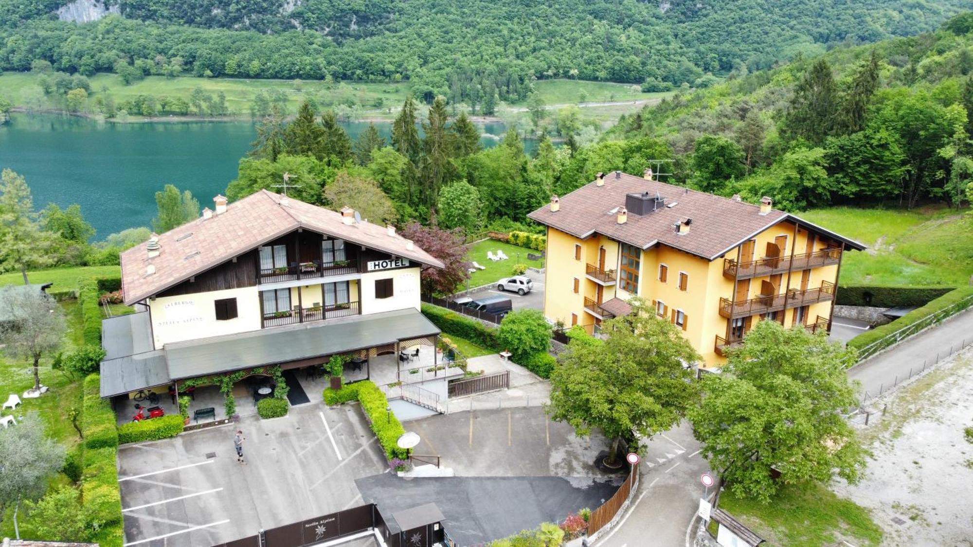 Albergo Stella Alpina Tenno Exteriör bild
