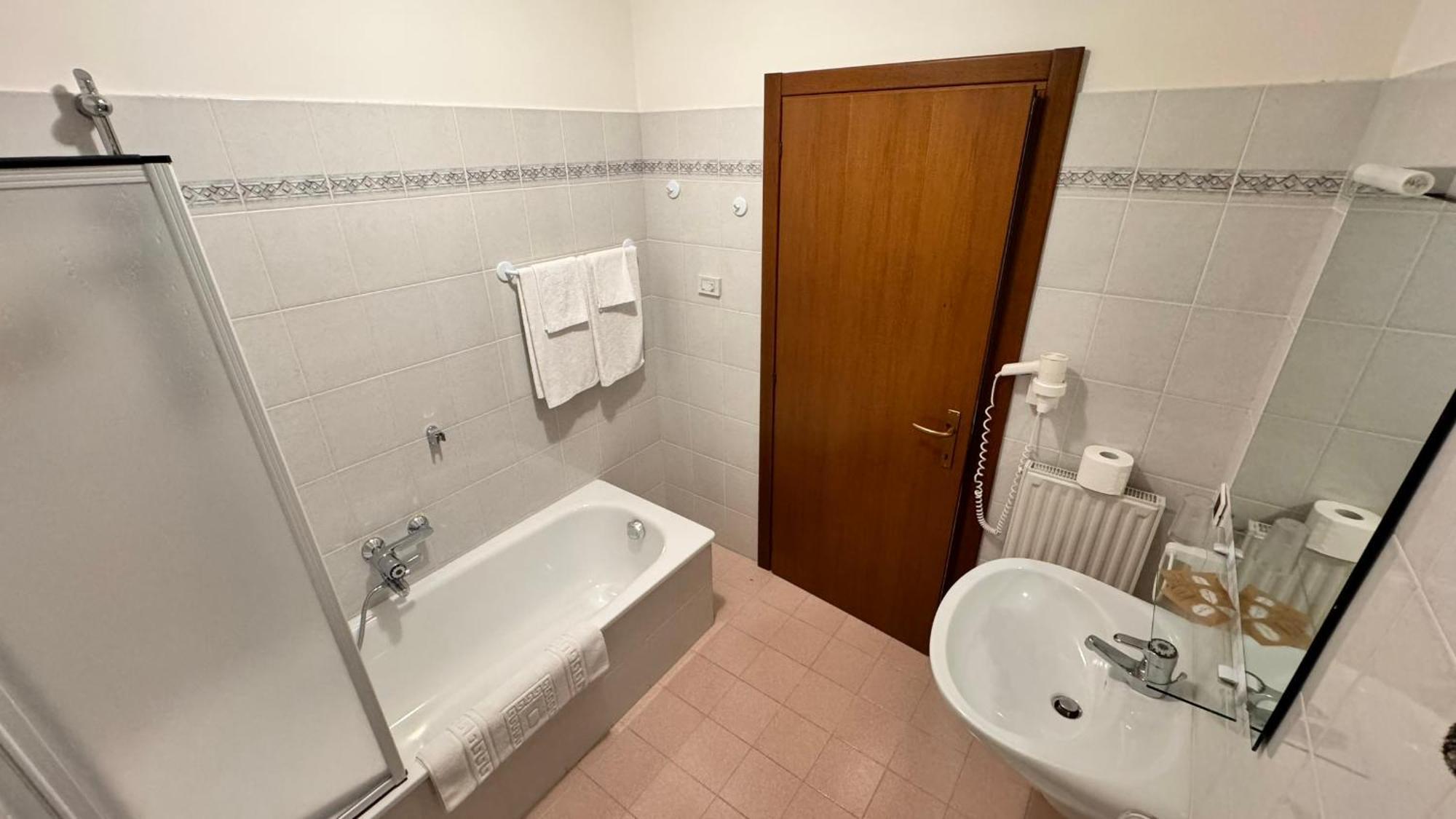 Albergo Stella Alpina Tenno Exteriör bild