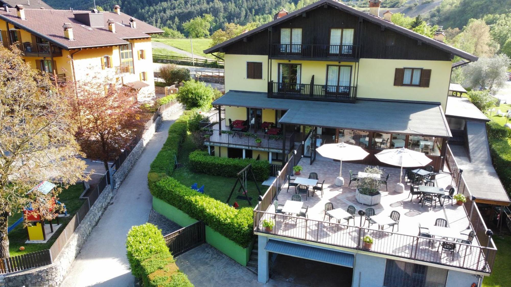 Albergo Stella Alpina Tenno Exteriör bild