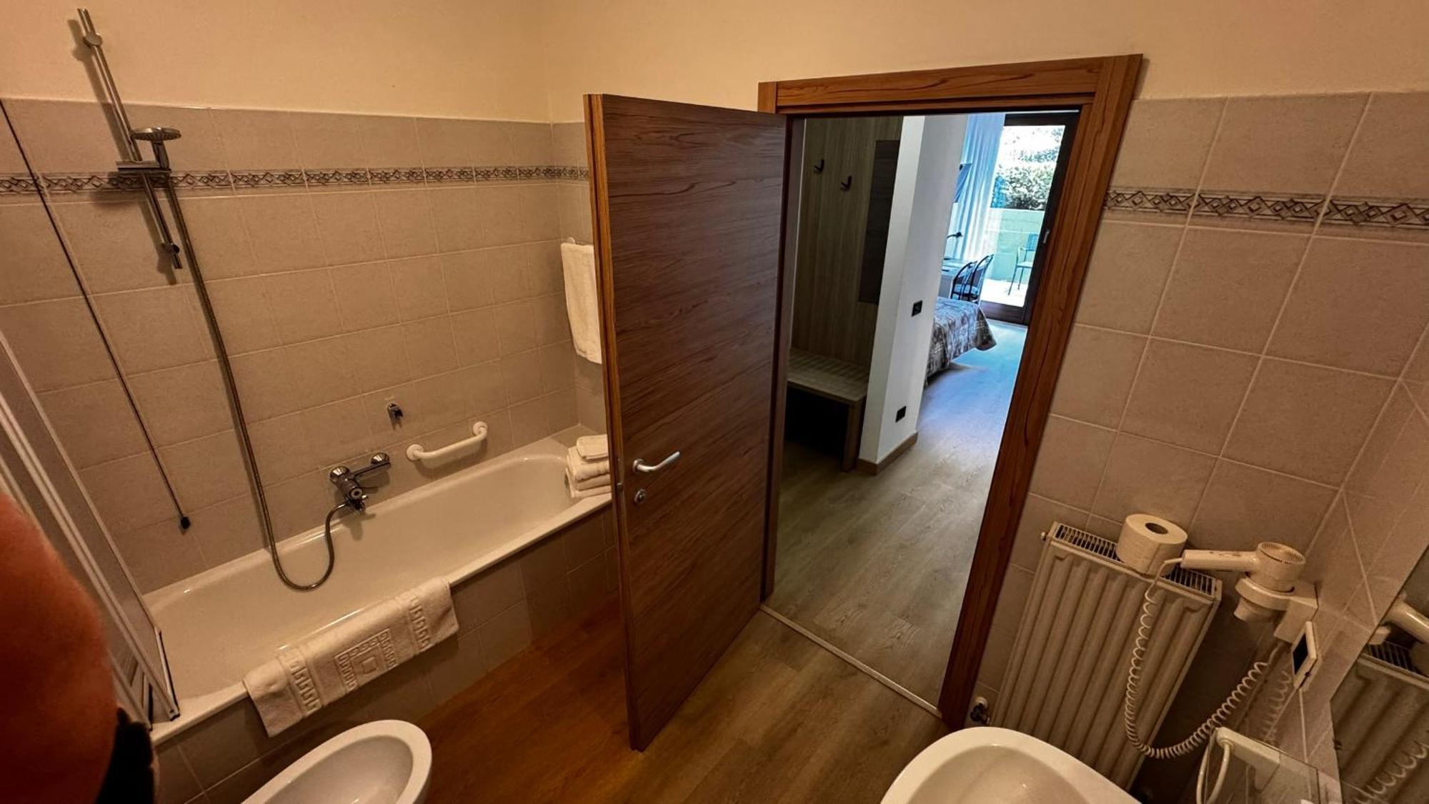 Albergo Stella Alpina Tenno Exteriör bild